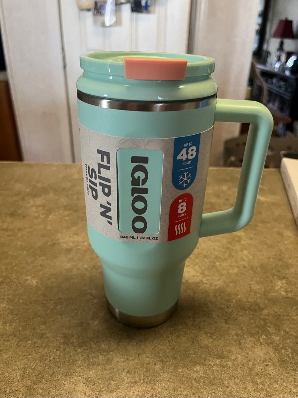 New IGLOO 32oz flip & sip travel tumbler